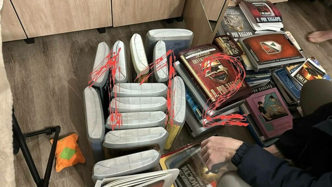 Найденные при аресте материалы / Фото: Telegram-канал "112"