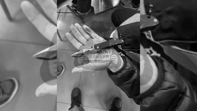 Окровавленный нож / Фото: "Инцидент Барнаул"