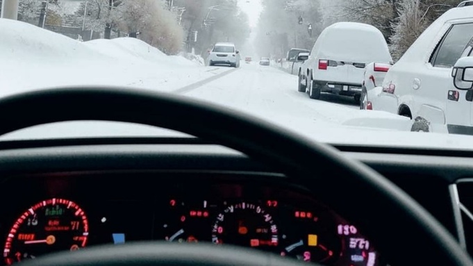 Авто зимой / Фото сгенерировано нейросетью Kandinsky