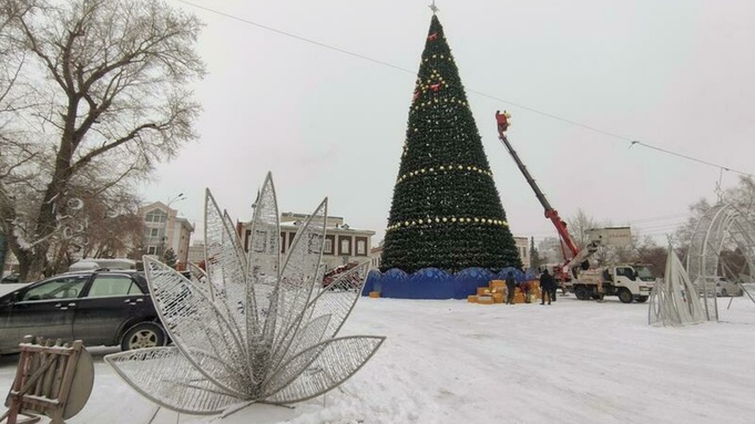 Елка на площади Свободы в Барнауле / Фото: amic.ru / Екатерина Смолихина
