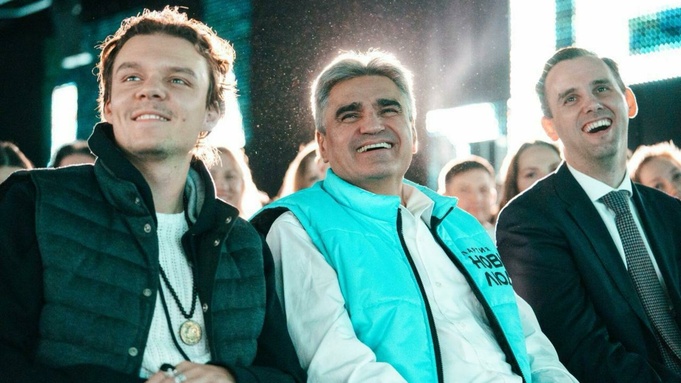 Алексей Нечаев и члены партии на форуме / Фото: пресс-служба партии