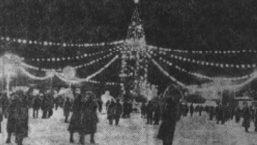 Елка на площади Свободы на Новый 1983 год / Фото: "Алтайская правда", номер от 5 января 1983 года