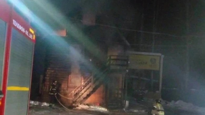 Пожар на территории туркомплекса / МЧС Алтайского края / https://max.ru/mchs_altkray