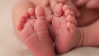 Новорожденный / Изображение сгенерировано нейросетью