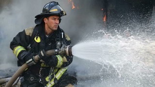 Пожарный / Изображение сгенерировано нейросетью