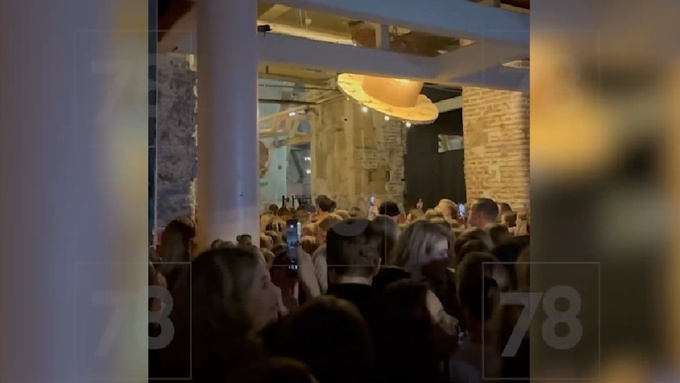 Давка на концерте Вани Дмитриенко / стоп-кадр с видео 78.ru