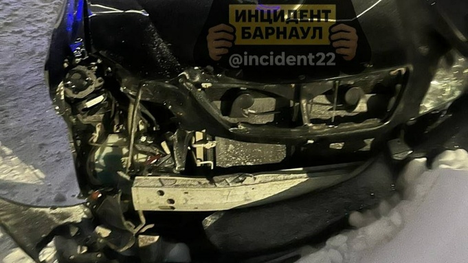Пострадавшее авто / Фото: "Инцидент Барнаул"