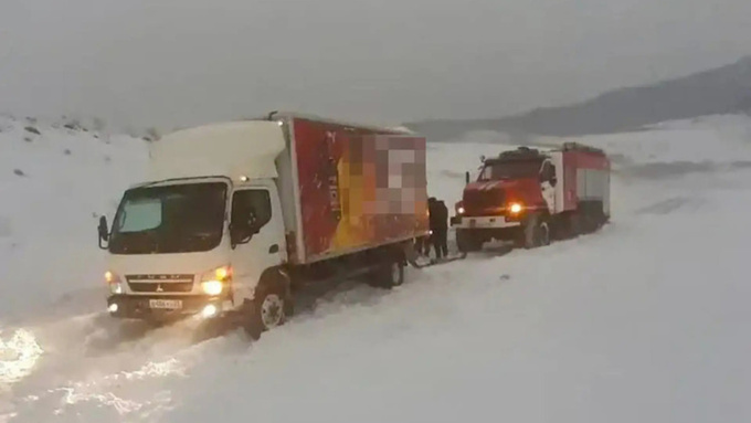 Спасение водителя / Фото: ГУ МЧС России по Алтайскому краю