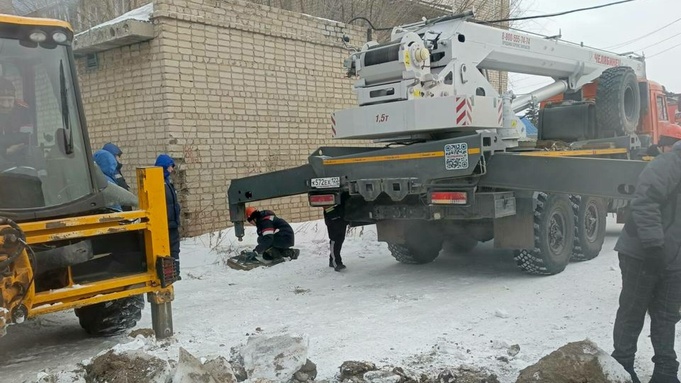 Ремонтная бригада на месте прорыва трубы / Фото: СГК Рубцовск