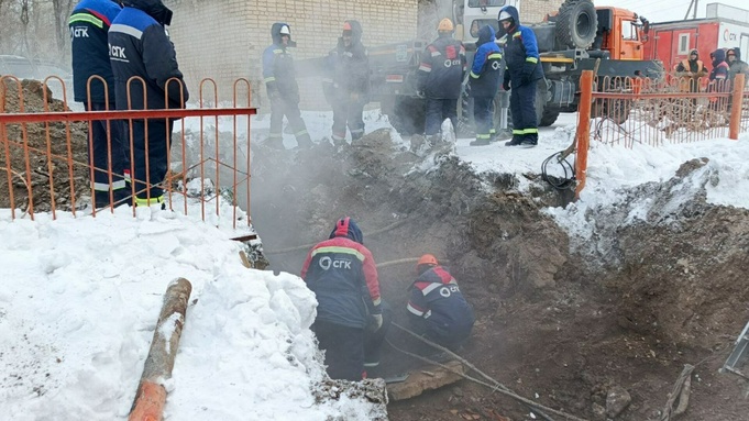 Устранение прорыва трубы / Фото: администрация города Рубцовска