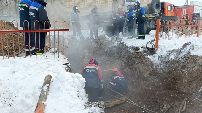 Устранение прорыва трубы / Фото: администрация города Рубцовска