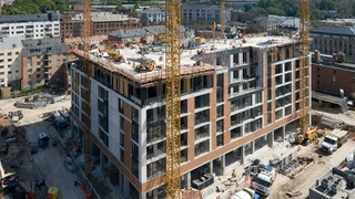 Строительство дома / Фото: создано в нейросети 