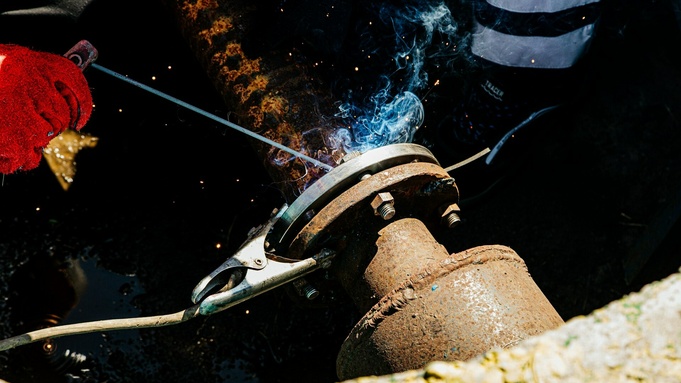 Коммунальная авария / Фото: "Росводоканал Барнаул" / @rvk_brn