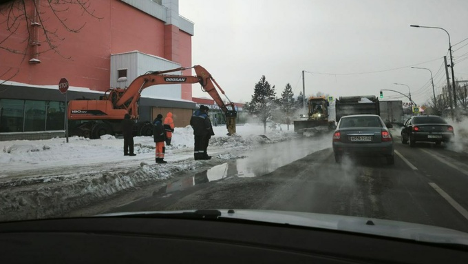 Авария на проспекте Строителей / Фото: @barnaul_org