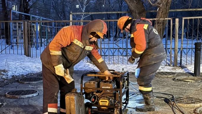 Сотрудники СГК устраняют аварию в Рубцовске / Фото: администрация Рубцовска