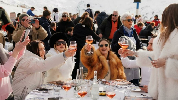 Вечеринка "Рандеву" в Куршевеле / Фото: t.me/rendezvousrussia1