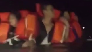 Люди в воде / Кадр из видео: Mash