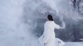 Опасный "горячий" тренд / Кадр из видео из соцсетей