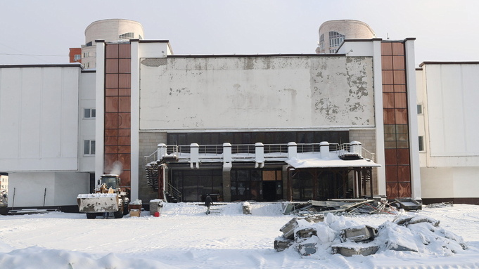 "Колизей" начали разбирать в Барнауле / Фото: amic.ru / Екатерина Смолихина