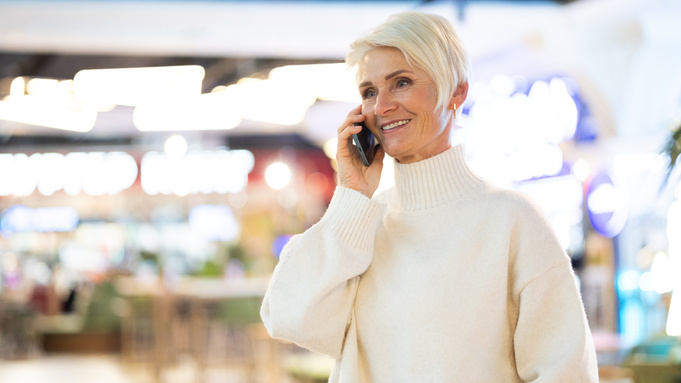 Женщина. Смартфон / Фото: пресс-служба компании МегаФона