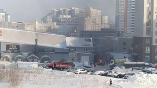 Пожар на ВДНХ в Барнауле / Фото: МЧС Алтайского края