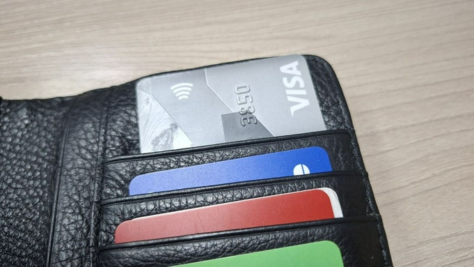 Кошелек с картами банков / Фото: amic.ru