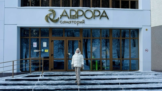 Евгения Мельник у санатория "Аврора" / Фото: Алена Полухина / amic.ru