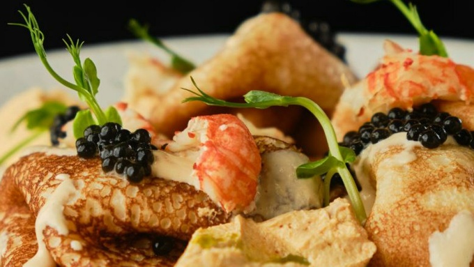 Блины из праздничного меню  раковарни "Где раки" / Фото: Максим Кравченко