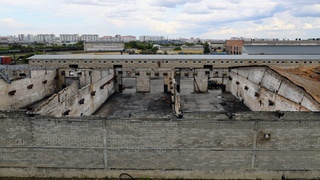 Спорное здание (фото сделано в августе 2025 года) / Фото: Екатерина Смолихина / amic.ru