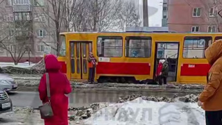 В Барнауле трамвай сбил мужчину / Фото: кадр из видео "Инцидент Барнаул" 