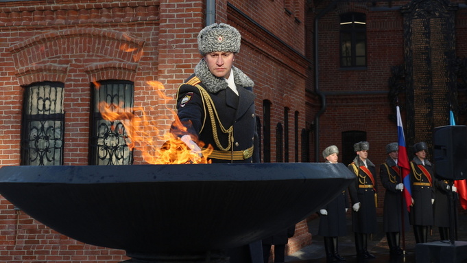 Зажжение Вечного огня на территории нового музея /Фото: Екатерина Смолихина / amic.ru