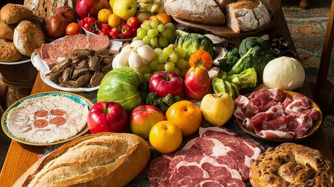 Стол с едой / Фото: создано в ChatGPT