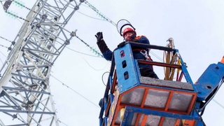 Ремонт линии электропередачи / Фото: @altaigovernment