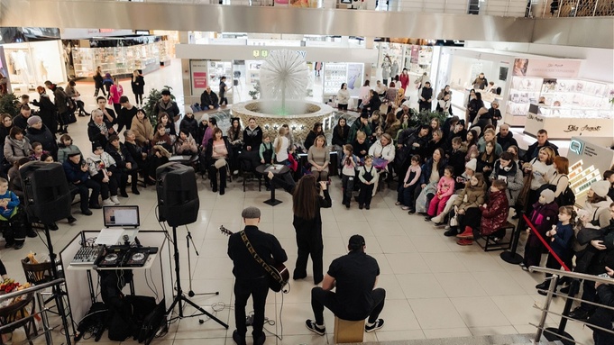 Праздник в ТРЦ "Европа" / Фото: Жора Куюмчан