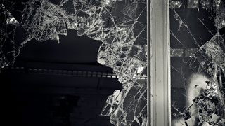 Разбитое стекло / Иллюстративное фото / pxhere.com