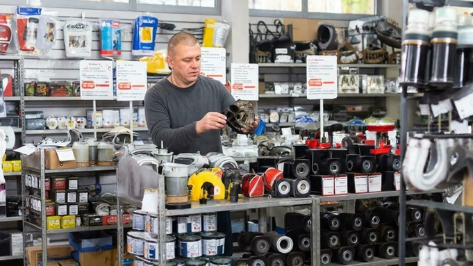 Автозапчасти /  Изображение сгенерировано GigaChat от Сбера / amic.ru