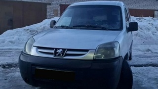 Автомобиль "Пежо" / Фото: УФССП по Алтайскому краю