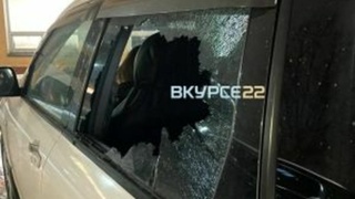 Житель Барнаула заявил, что его машину обстреляли / Фото: "В курсе 22"