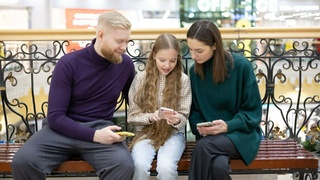 Семья. Смартфон. Связь  / Фото: ПАО "МегаФон"