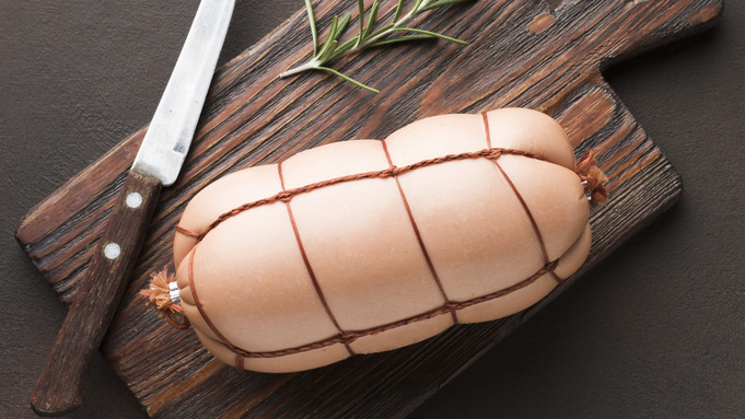 Докторская колбаса / Фото: ru.freepik.com