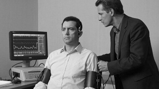 Детектор лжи, полиграф / Изображение сгенерировано GigaChat от Сбера / amic.ru