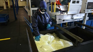 Новые автоматизированные линии для развески химикатов на Алтайском шинном комбинате / Фото: Екатерина Смолихина / amic.ru