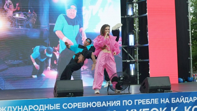 Любовь Толкунова и группа "Демо" в Барнауле / Фото: amic.ru / Екатерина Смолихина