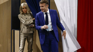 Эмманюэль Макрон и Брижит Макрон / Фото: EPA/YARA NARDI / POOL MAXPPP OUT / ТАСС