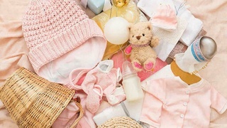 Комплект для новорожденного / Изображение сгенерировано GigaChat от Сбера / amic.ru