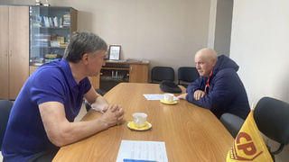 Александр Терентьев на приеме граждан / Фото: пресс-служба партии "Справедливая Россия"