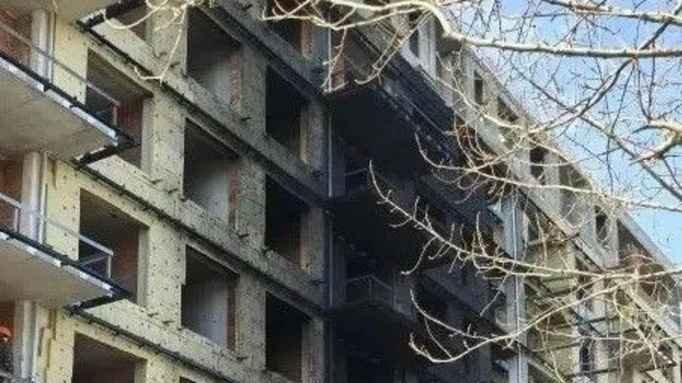 В Барнауле загорелся строящийся дом на улице Сизова / Фото: алтайское МЧС