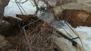 Разрушенный мост в селе Знаменка / Фото: Денис Нахтигаль 