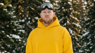 Сноубордист в футболке от MySiberia и Балайна / Фото: Билайн