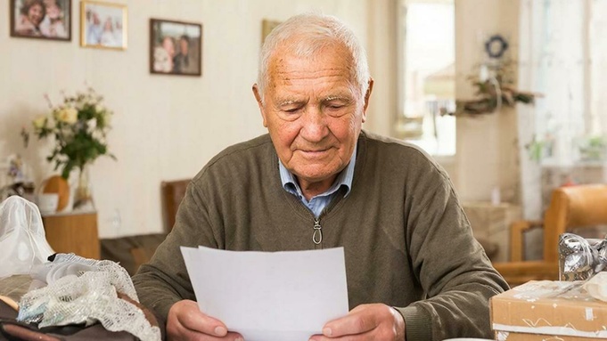 Ипотека, пенсионер, договор / Изображение сгенерировано GigaChat от Сбера / amic.ru